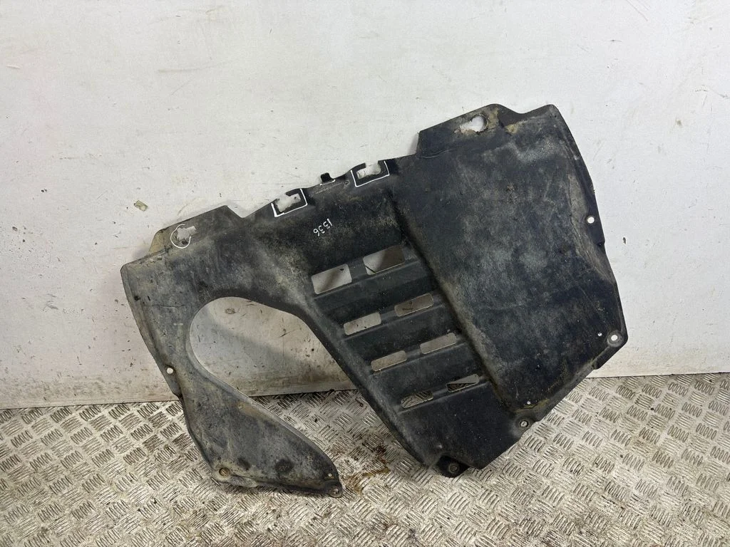 Engine splash shield/under tray 56410CA000