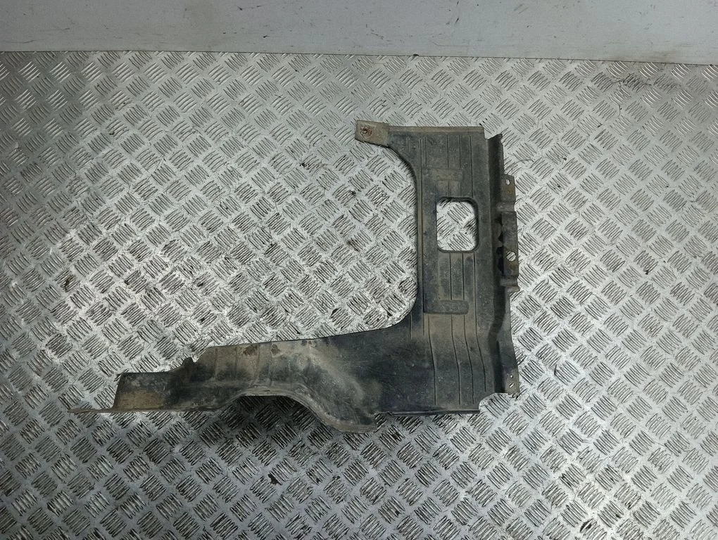 Engine splash shield/under tray – front right