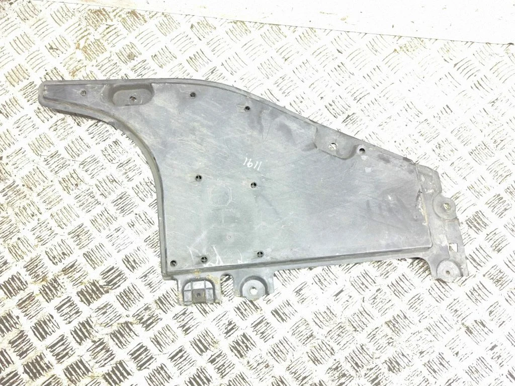 Center/middle under tray cover 5816742010