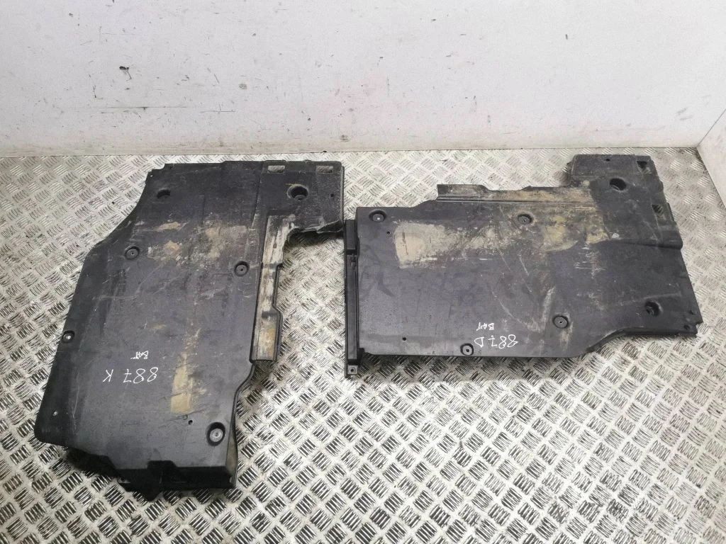 Center/middle under tray cover 5Q0825505F