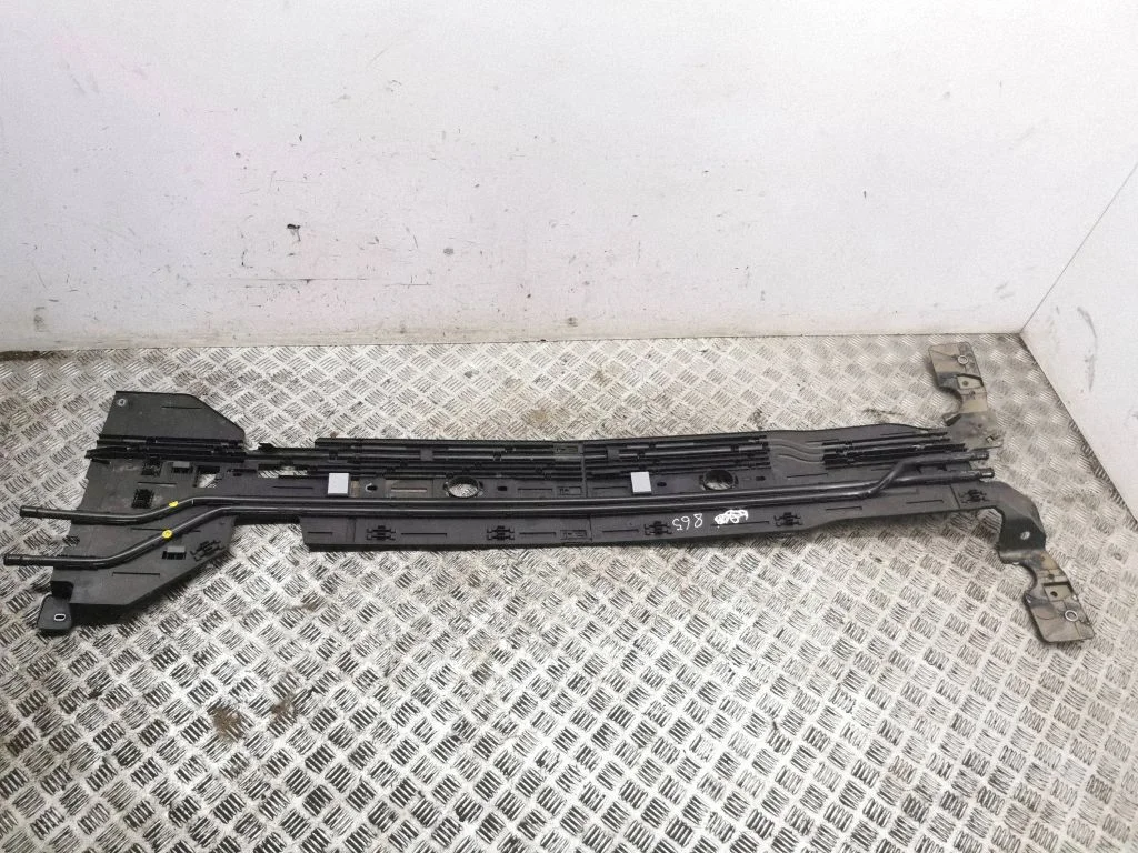 Center/middle under tray cover 1EA971341