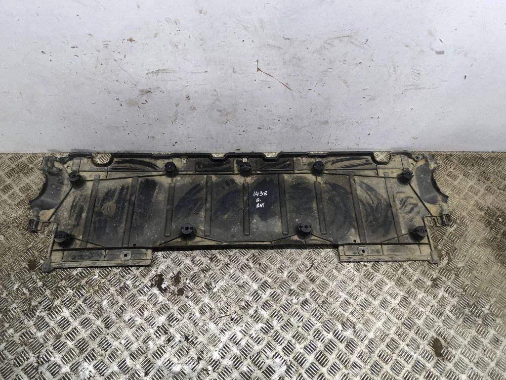 Center/middle under tray cover 1EA825101G