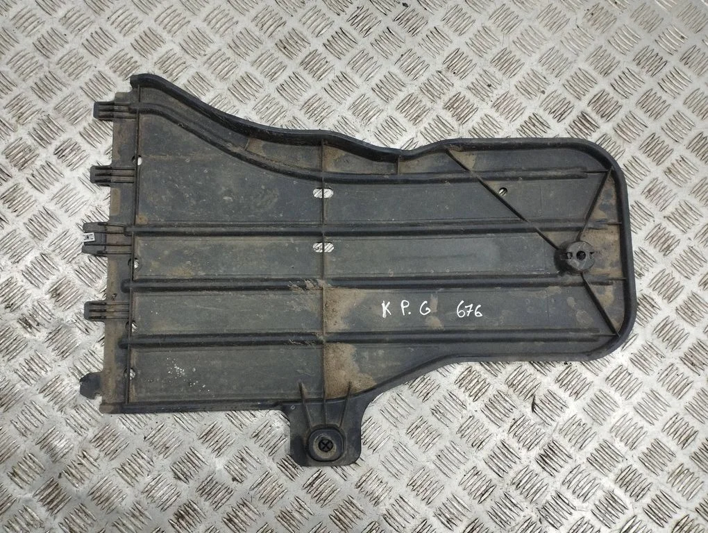 Center/middle under tray cover 5WA825101D