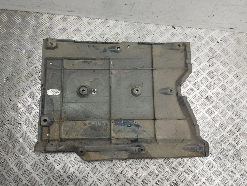 Center/middle under tray cover 748144EA0A