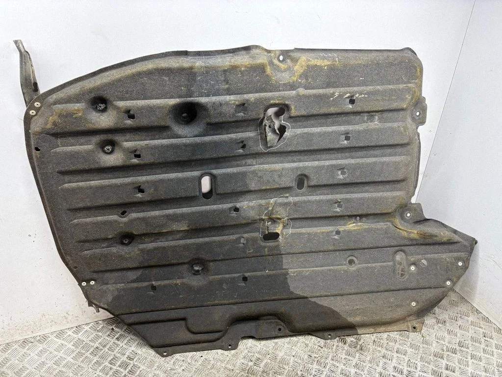 Center/middle under tray cover