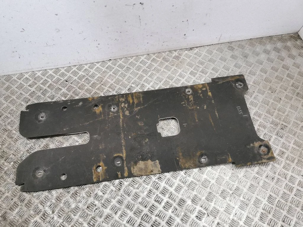 Center/middle under tray cover K8D214385A