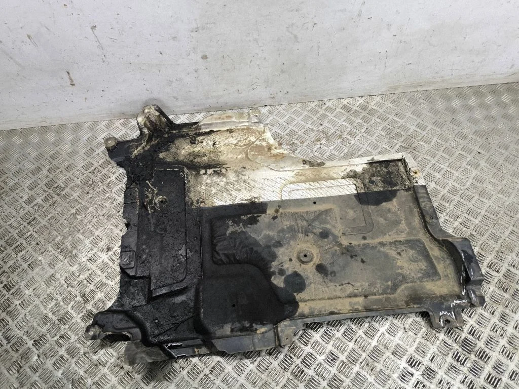 Center/middle under tray cover