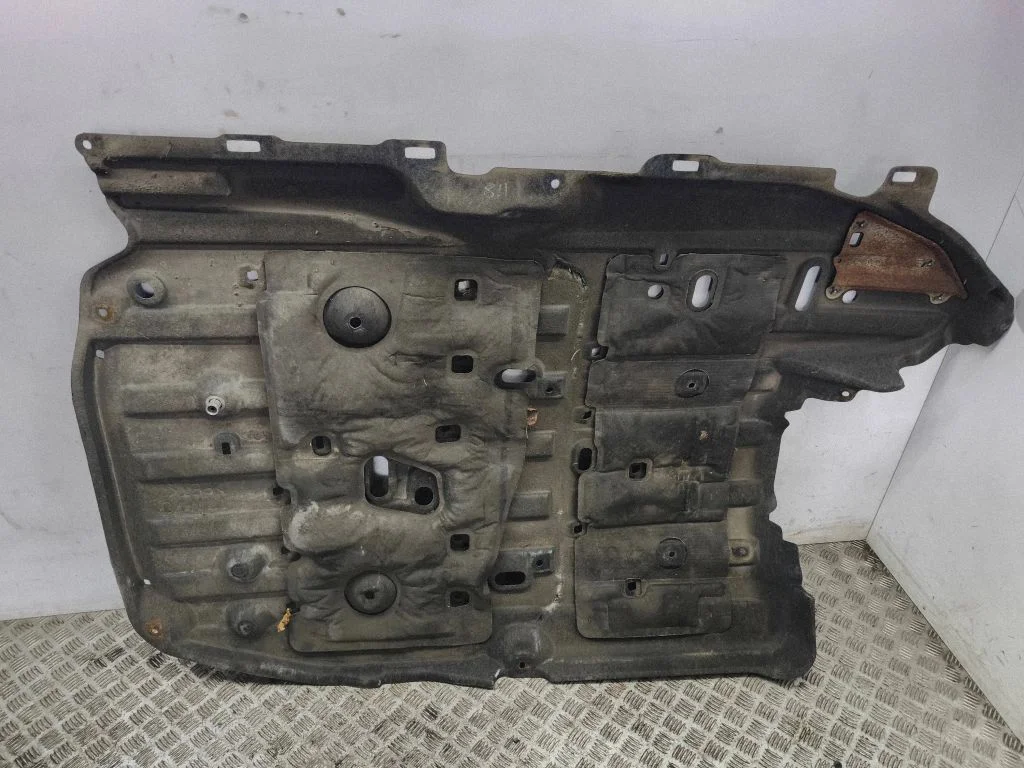 Center/middle under tray cover