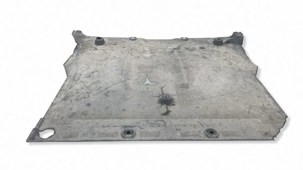 Center/middle under tray cover 11031200B