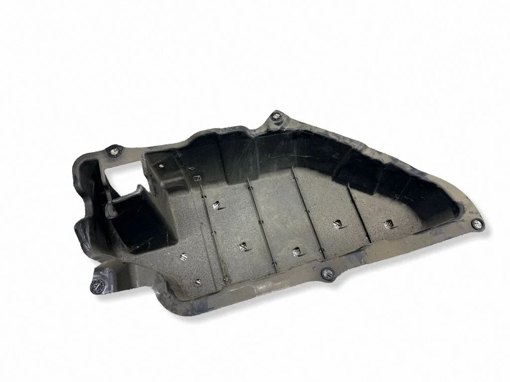 Center/middle under tray cover