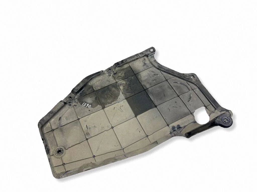 Center/middle under tray cover