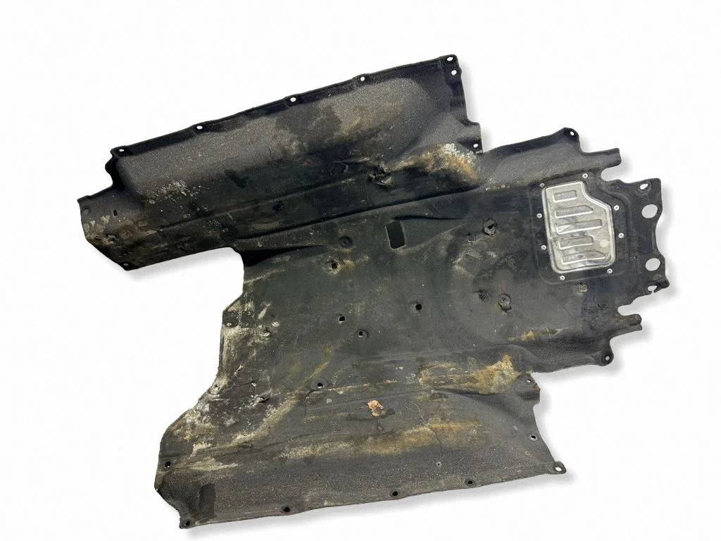 Center/middle under tray cover