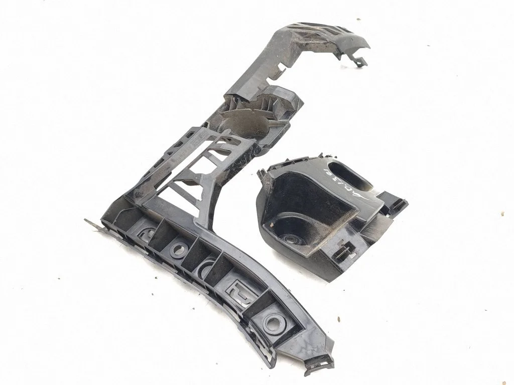 Rear bumper mounting bracket A1778850800