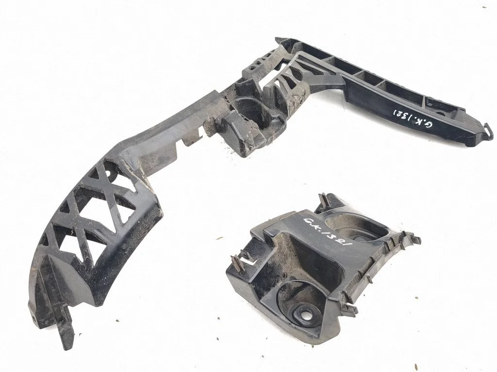 Rear bumper mounting bracket A1778850700