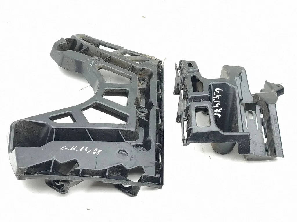 Rear bumper mounting bracket 5L6807393B