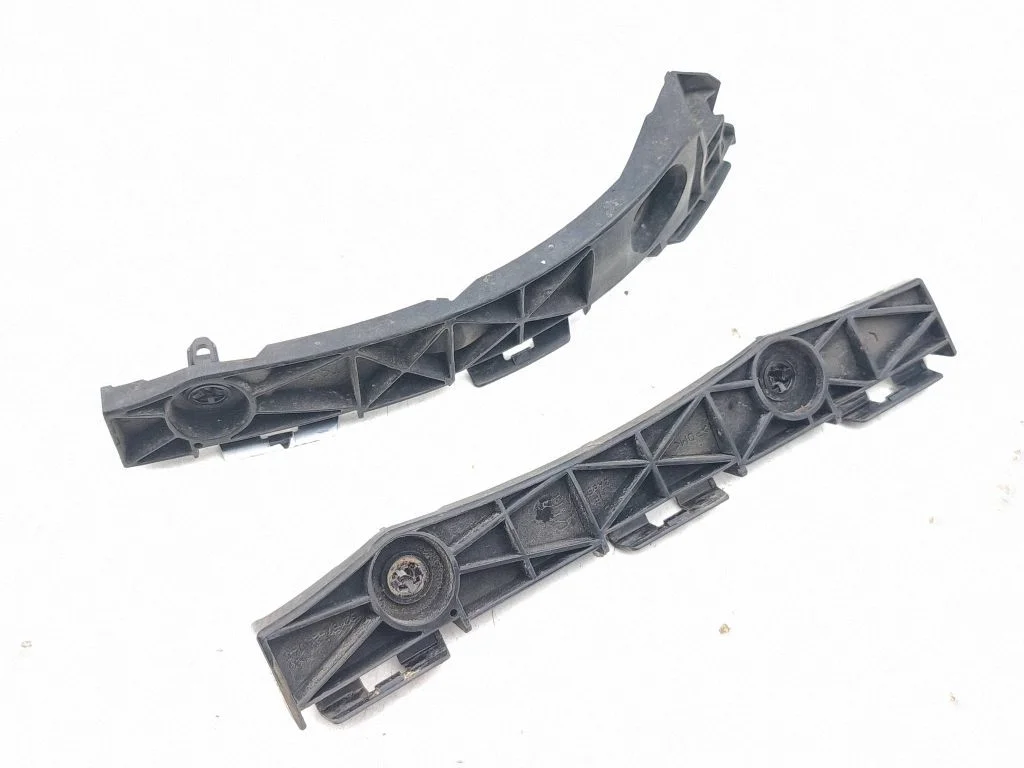Rear bumper mounting bracket 5215753040