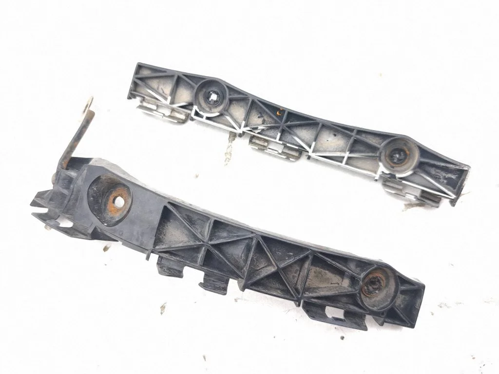 Rear bumper mounting bracket 5215853040