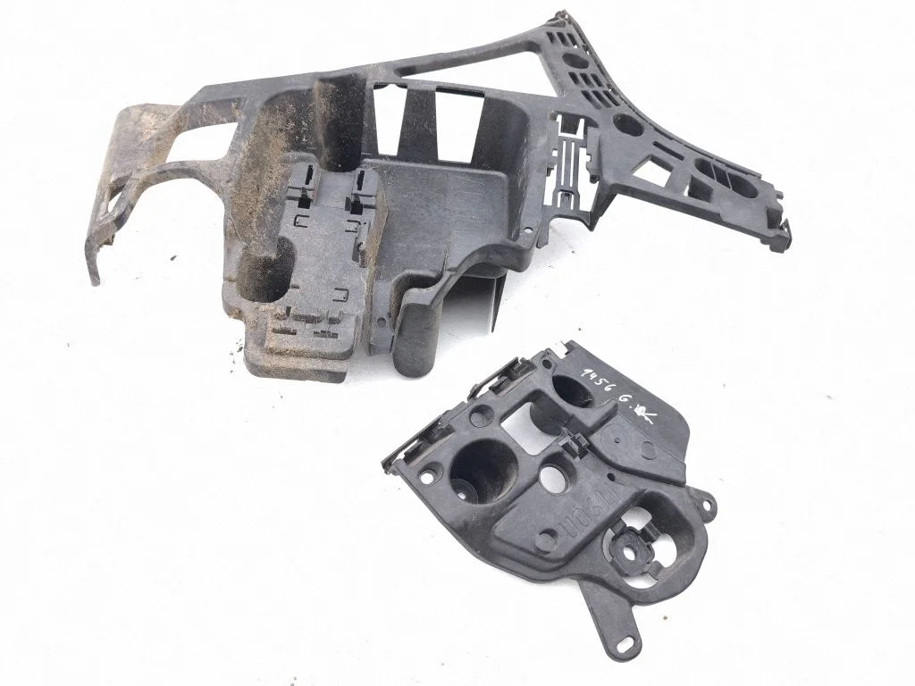 Rear bumper mounting bracket 8739137