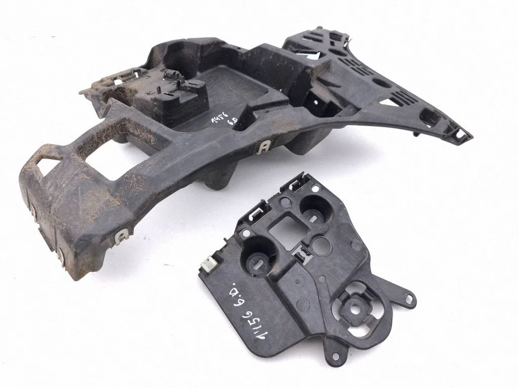 Rear bumper mounting bracket 8739138