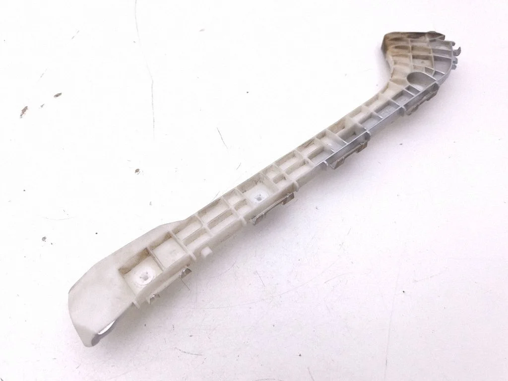 Tagumise kaitseraua kinnitusklamber – Toyota Prius (XW30) (2009-2015)