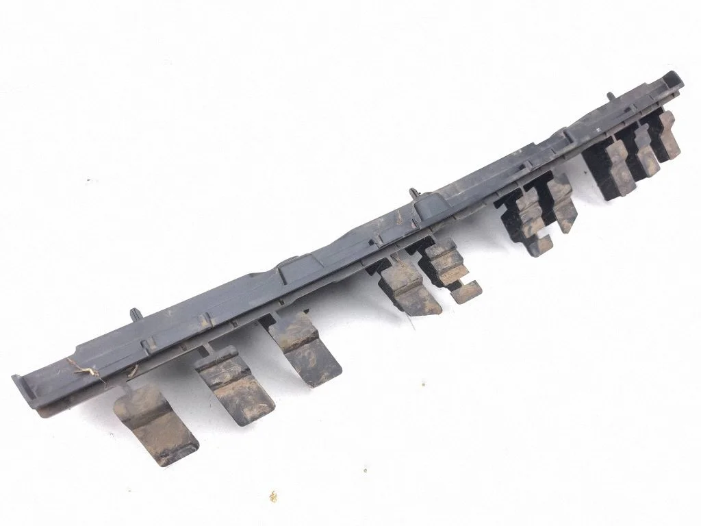 Rear bumper mounting bracket 9839884480