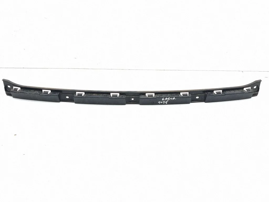 Rear bumper mounting bracket 600772400E