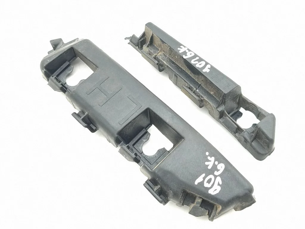 Rear bumper mounting bracket 86653J98A0