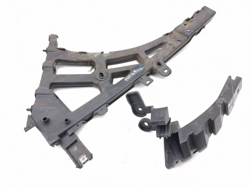 Rear bumper mounting bracket HK8317A882AD