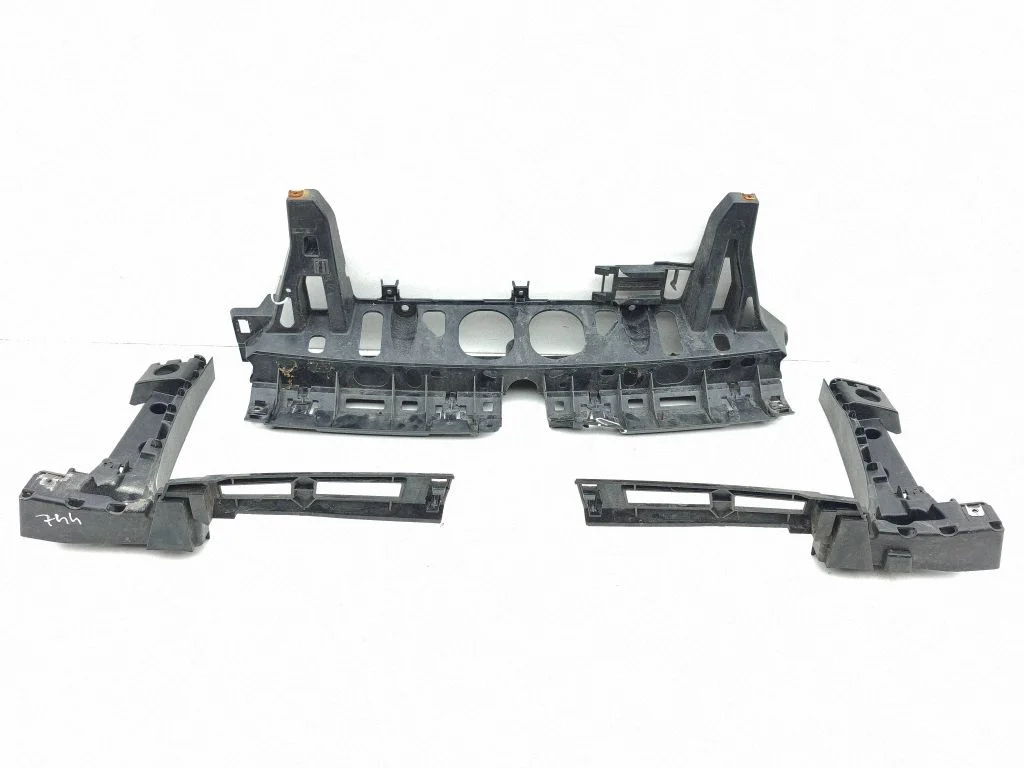 Rear bumper mounting bracket 7226936