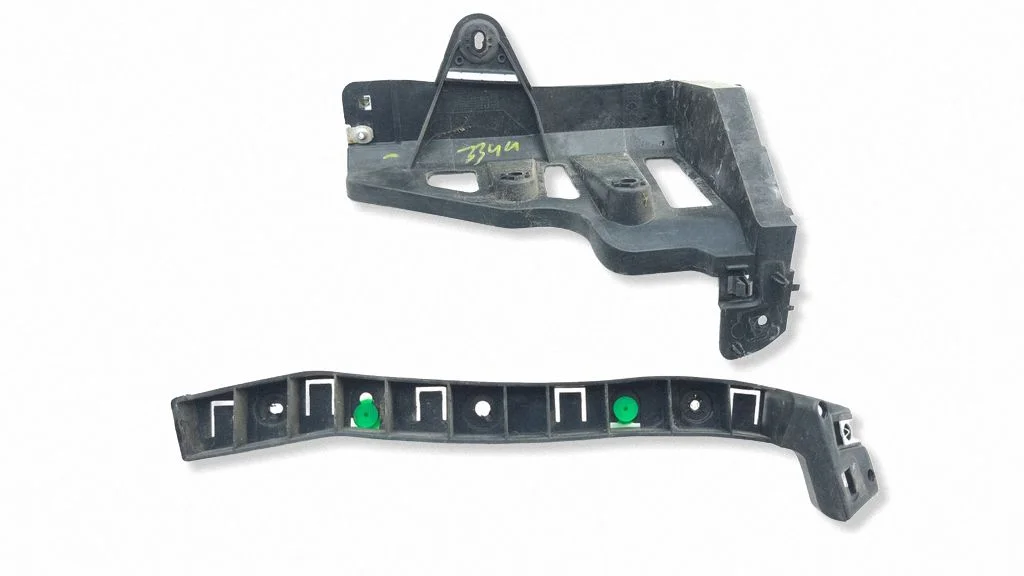 Rear bumper mounting bracket 68138417AC
