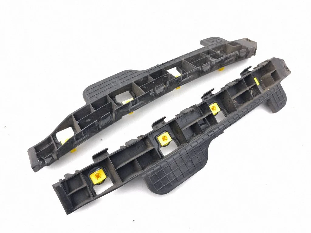 Rear bumper mounting bracket 86614G2000
