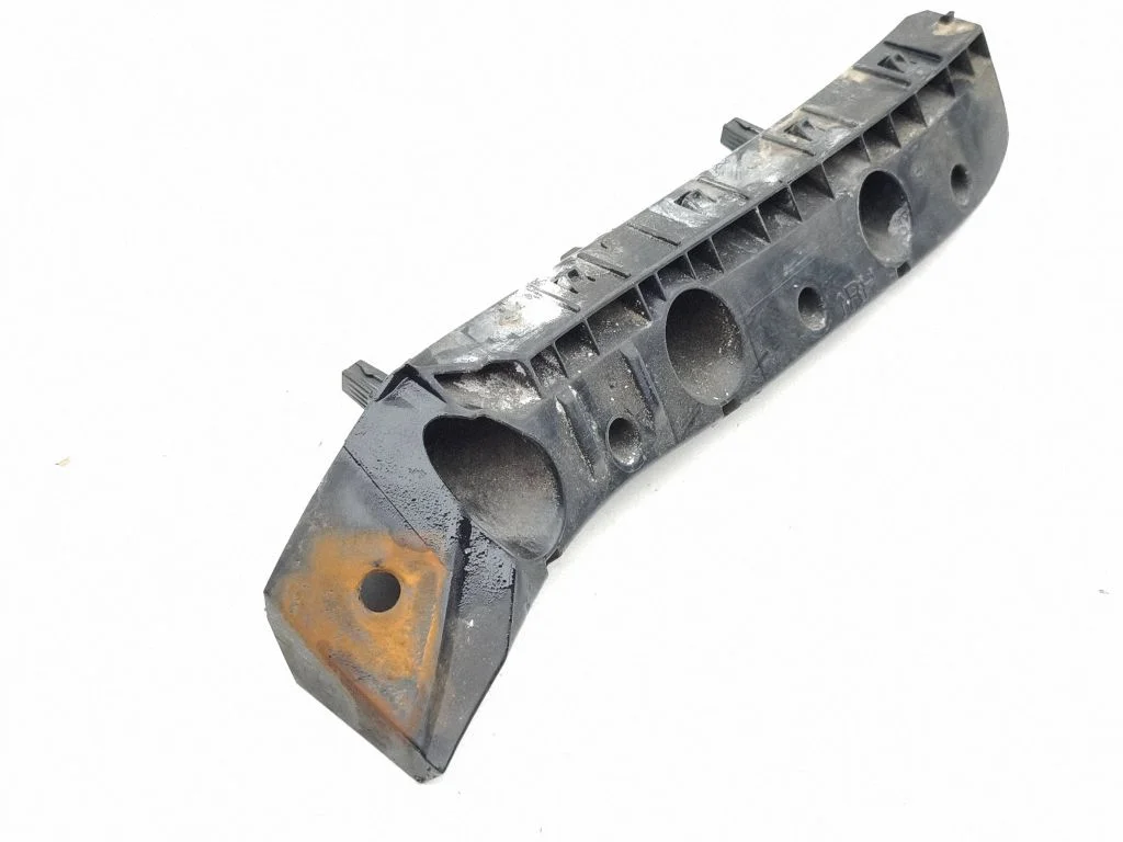 Rear bumper mounting bracket – right