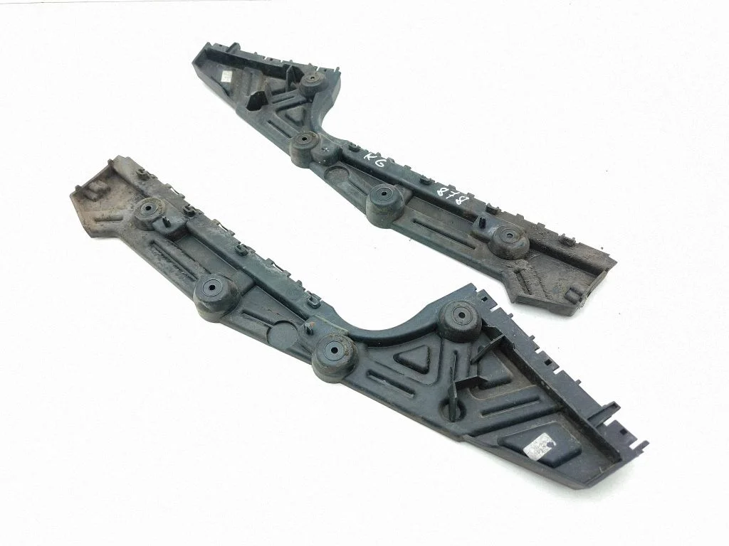 Rear bumper mounting bracket 852258694R