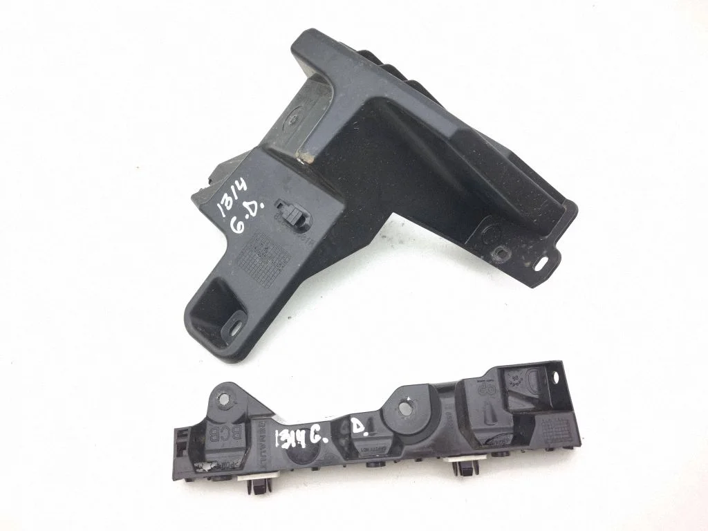 Tagumise kaitseraua kinnitusklamber 852225870R