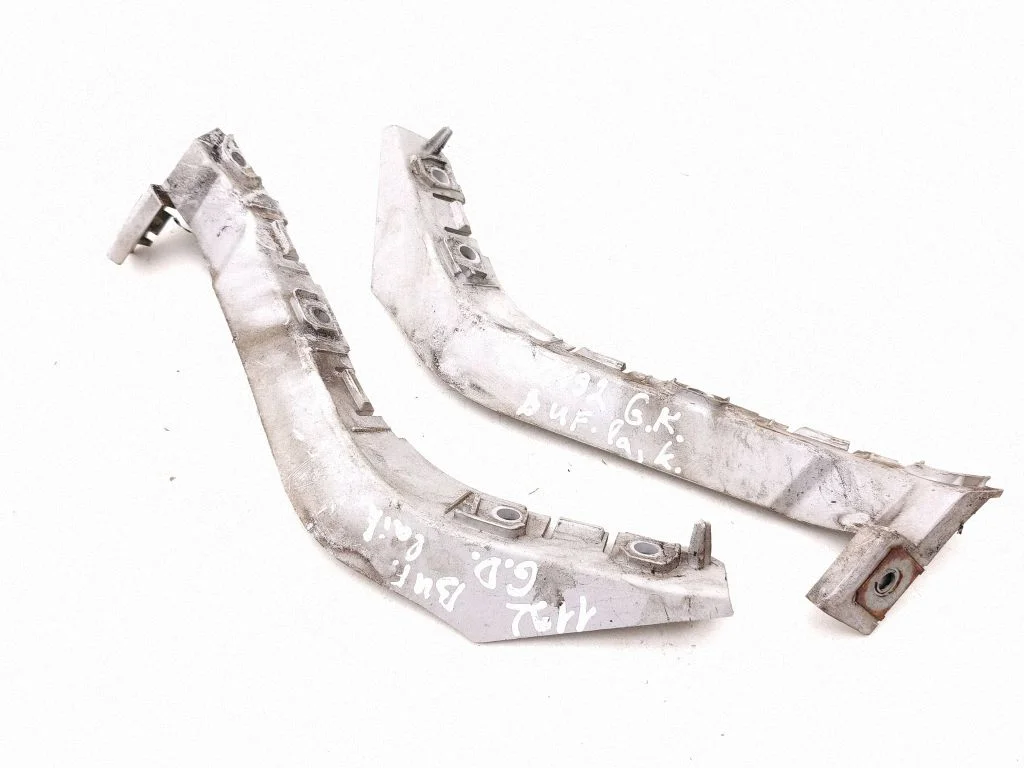 Rear bumper mounting bracket BJ3217A882AE