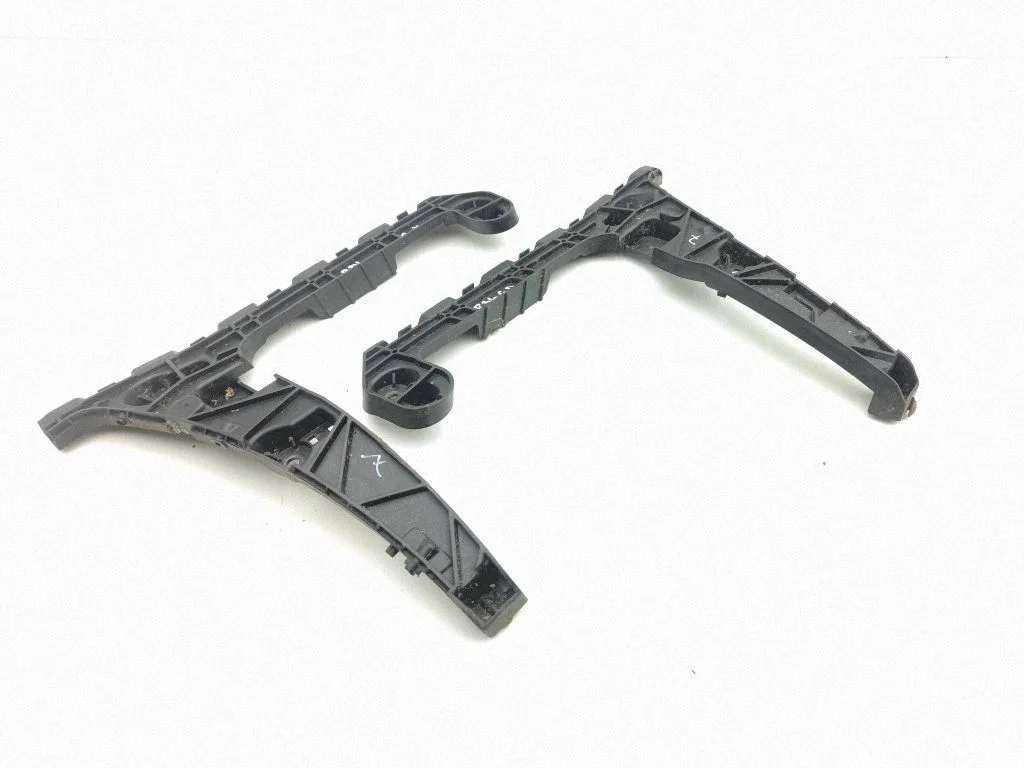 Rear bumper mounting bracket 8W5807453