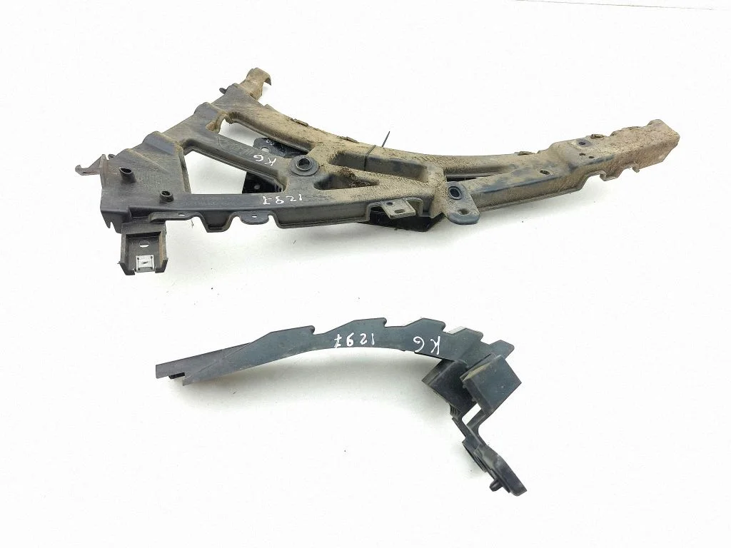 Rear bumper mounting bracket HK8317B931AE