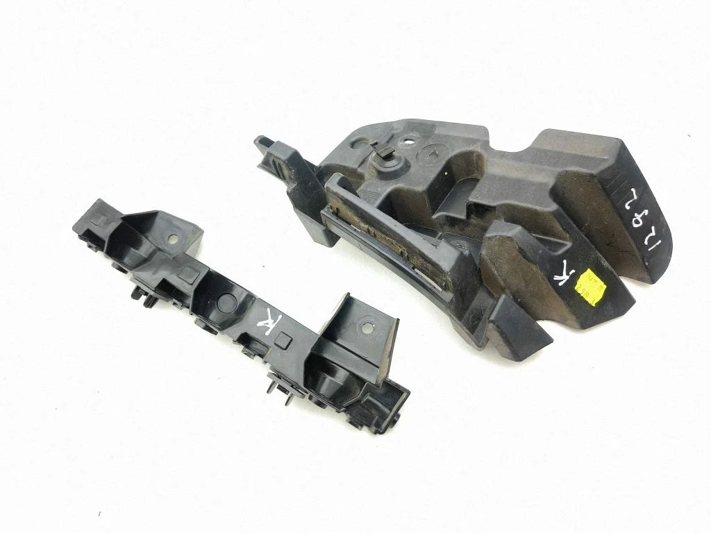 Rear bumper mounting bracket 850456579R