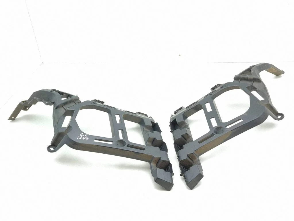 Rear bumper mounting bracket 9840997780