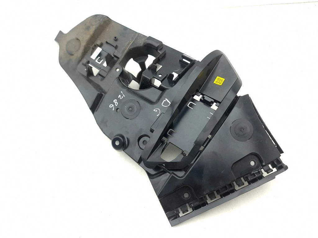 Rear bumper mounting bracket 5A2F826