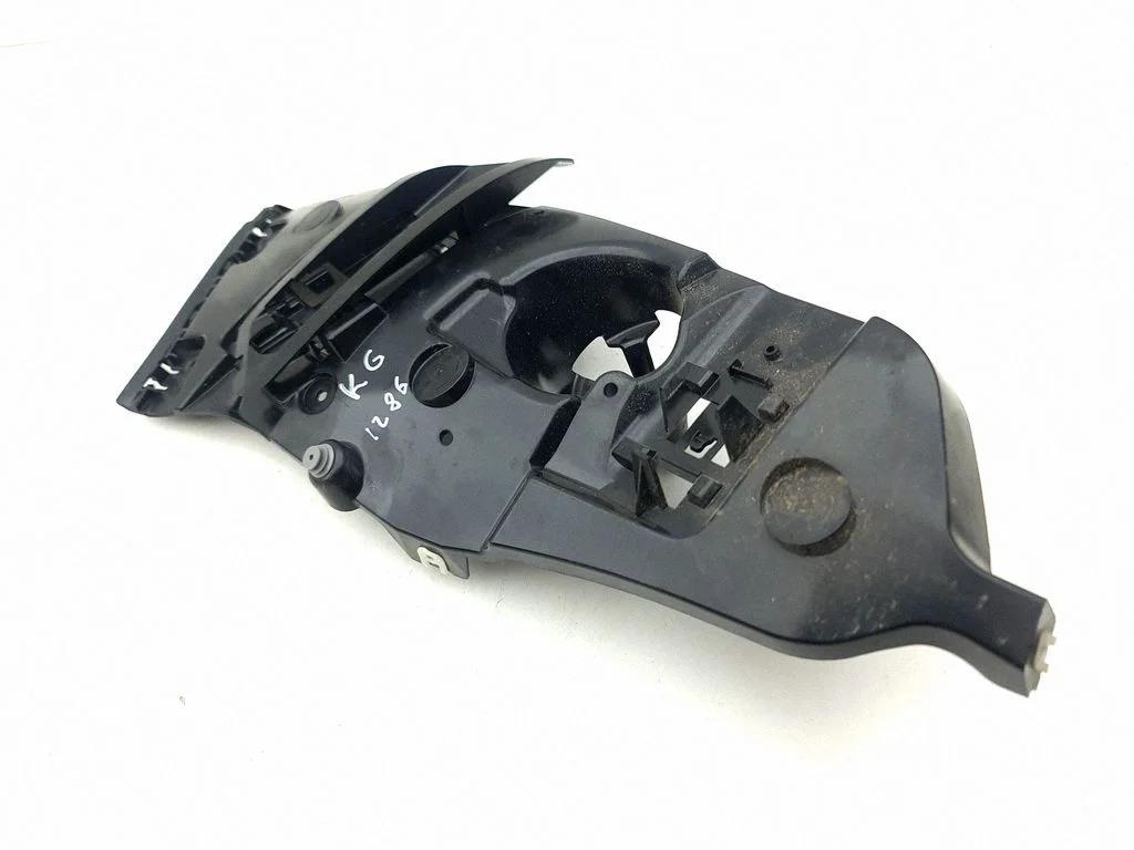 Rear bumper mounting bracket 5A2F825