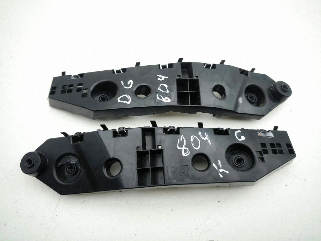 Rear bumper mounting bracket 852286PA0A