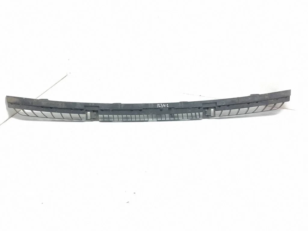 Rear bumper mounting bracket 82A807863