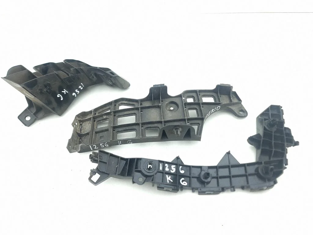 Rear bumper mounting bracket – Lexus UX (2018-)