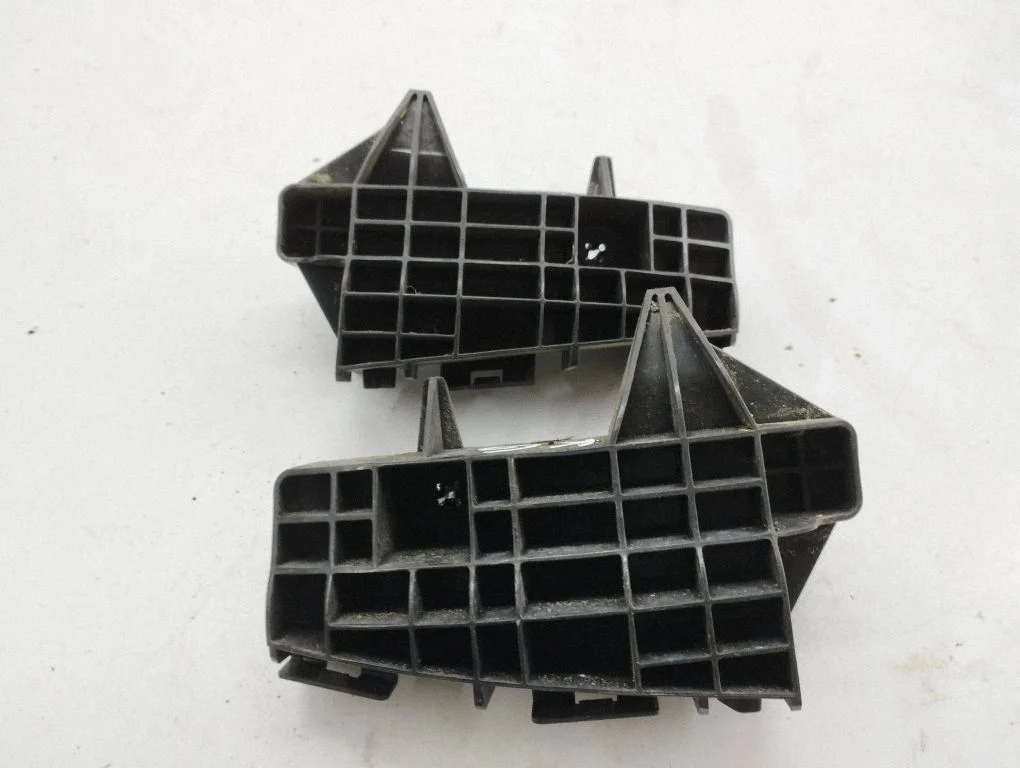 Aizmugurējā bufera turētājs 5256305060