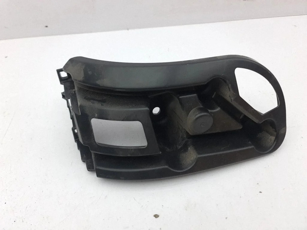 Rear bumper mounting bracket 9825842580