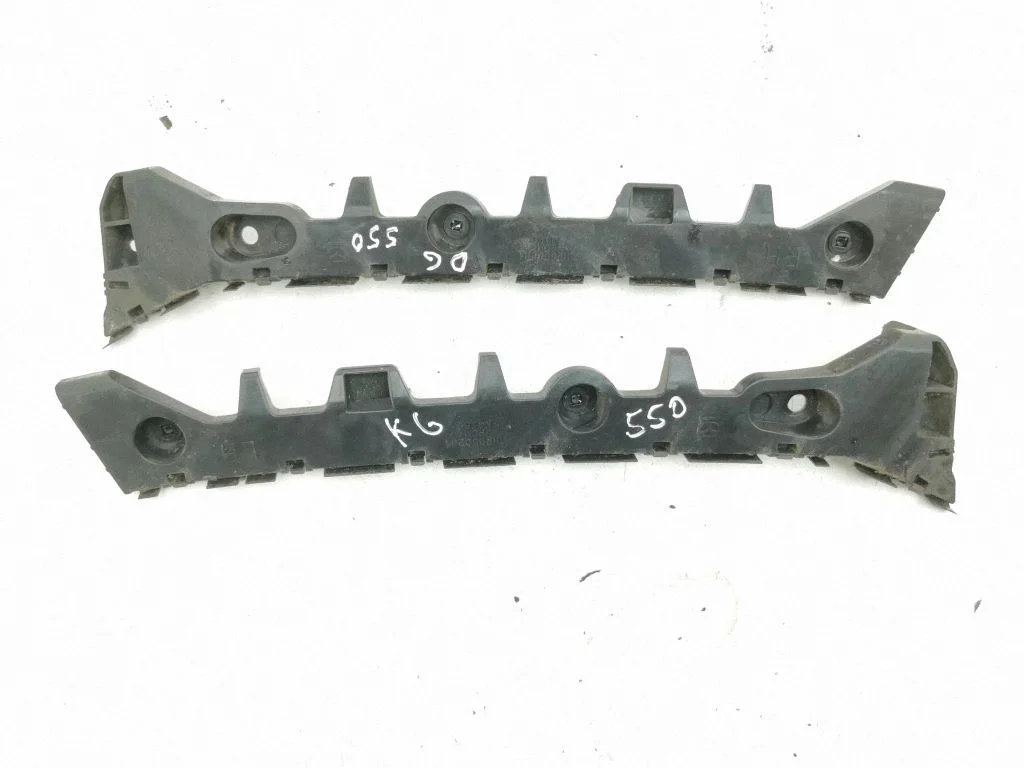 Rear bumper mounting bracket GHP9502J1