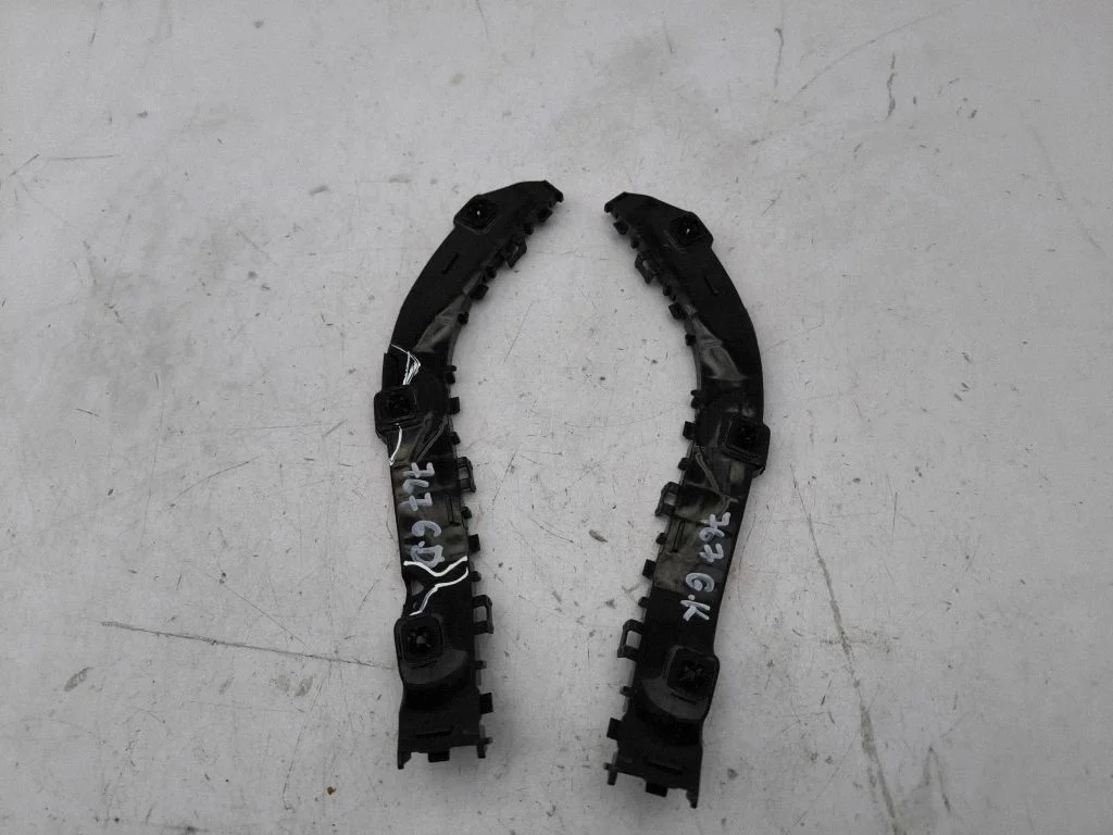 Rear bumper mounting bracket 7183154P0