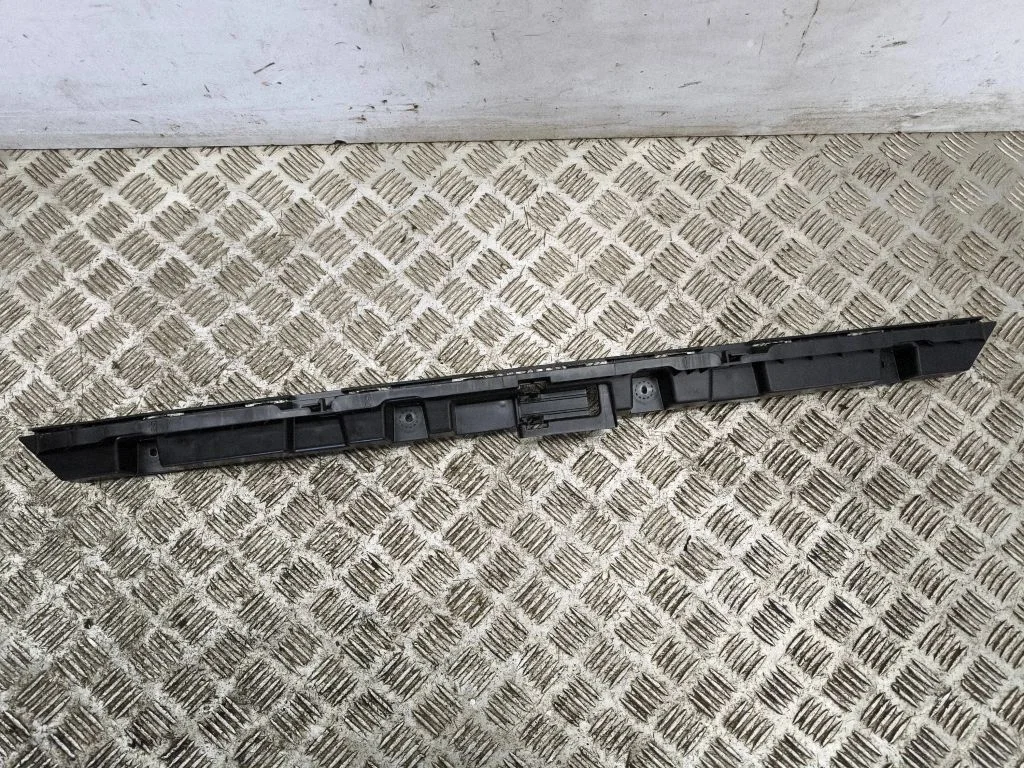 Rear bumper mounting bracket 82A807863