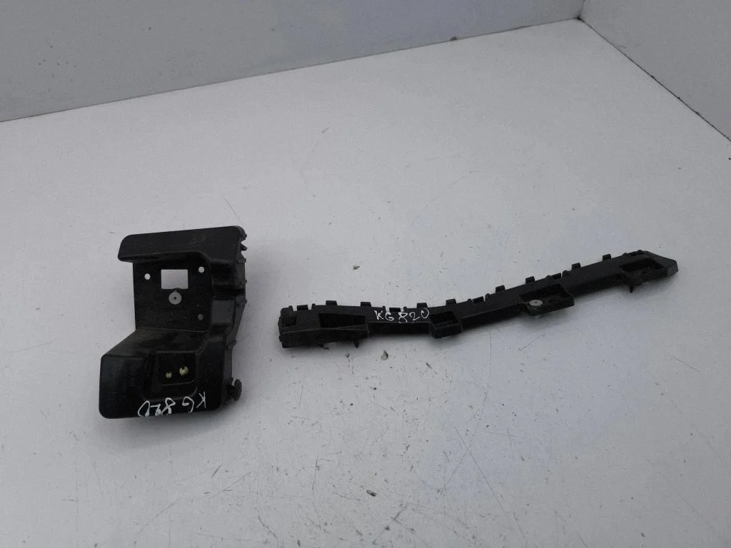 Rear bumper mounting bracket EM2B17E851N
